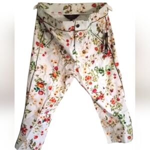 ∆-Disney Alice Through The Looking Glass White Floral Capri Pants w/ Zipper